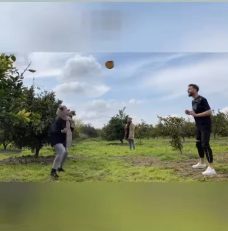 تمرین هِدزنی مهدی عبدی مهاجم پرسپولیس با همسرش