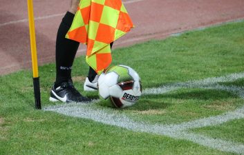 محرومیت 5 ساله و مادام‌ العمر برای یک مدیر و 2 داور فوتبال توسط کمیته اخلاق فدراسیون