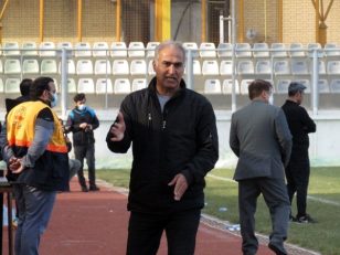 در آستانه دیدار مقابل استقلال ؛ سلمان تاجدار سرمربی نود ارومیه استعفا داد