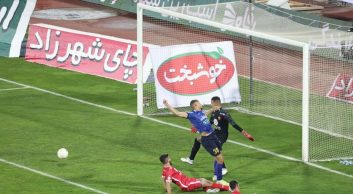 فرشاد فرجی مدافع تیم فوتبال پرسپولیس در مورد صحنه جنجالی برخورد با مهاجم استقلال در محوطه جریمه صحبت کرد.