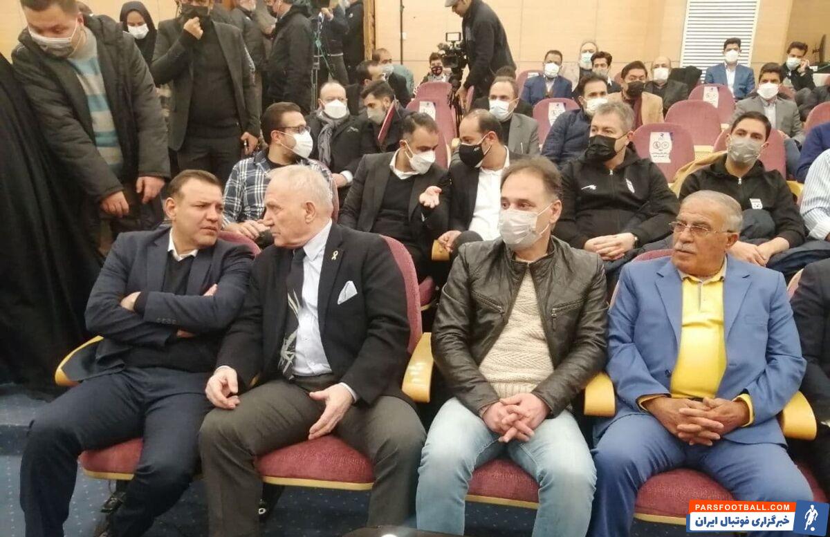 فدراسیون فوتبال برای اعزام تیم ملی فوتبال زنان به جام ملتها مراسم بدرقهای را تدارک دیده و در این مراسم چهرههای سرشناسی دیده می شوند.