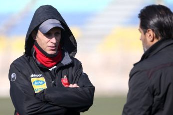 یحیی گل محمدی خطاب به بازیکنان پرسپولیس : مراقب سلامتی خود باشید ؛ کارت بی مورد نگیرید