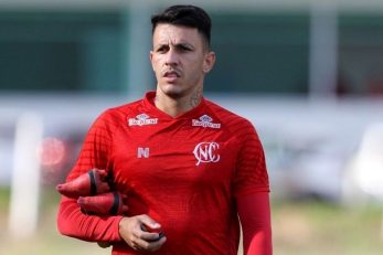 کارلوس ویسنته برای حضور در استقلال به توافق نهایی نرسید