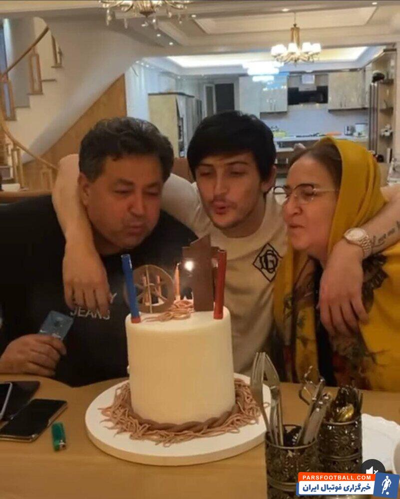 جشن تولد سردار آزمون در کنار خانواده