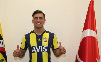 انتقال قرضی اللهیار صیادمنش از فنرباغچه به هال سیتی ؛ ۳۲ میلیاردی که از دست استقلال پرید