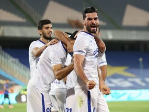 علیرضا علیزاده هافبک گل گهر : از شادی پاکدل مشخص بود که گل پرسپولیس را با دست زده است