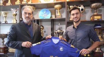 محمدرضا آزادی مهاجم استقلال به تیم آلومینیوم اراک پیوست