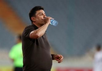 امیر قلعهنویی سرمربی گل گهر سیرجان درباره تقابل با پرسپولیس صحبت کرد