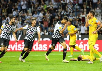 لیگ برتر پرتغال ؛ شکست سانتا کلارا برابر بنفیکا در شب گلزنی و اخراج محمد محبی