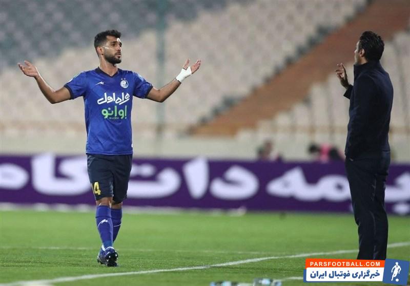 چهار کارته شدن زبیر نیک نفس مقابل ذوب آهن ؛ هافبک استقلال بازی تراکتور را از دست داد