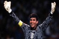 احمدرضا عابدزاده این روز ها سوار بر خودرو لوکس خود در خیابان ها دیده شده است