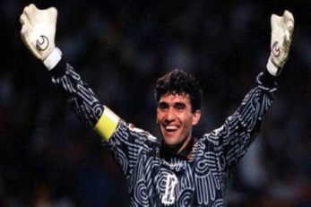 احمدرضا عابدزاده این روز ها سوار بر خودرو لوکس خود در خیابان ها دیده شده است