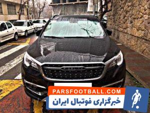 احمدرضا عابدزاده این روز ها سوار بر خودرو لوکس خود در خیابان ها دیده شده است