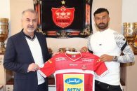 رامین رضاییان با حضور در باشگاه پرسپولیس قراردادش با این تیم را امضا کرد