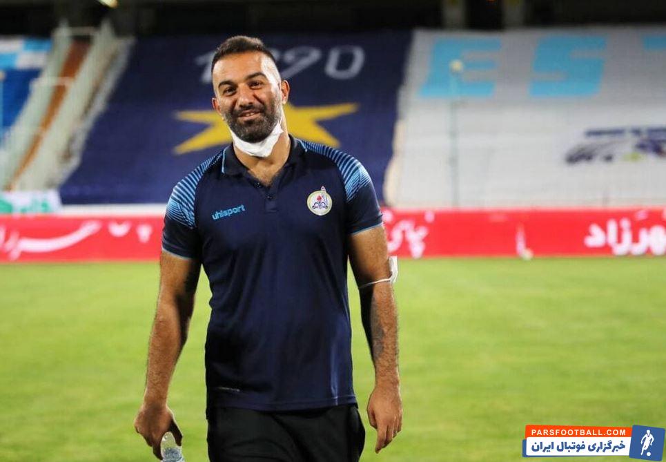 کنایه حنیف عمران زاده پیشکسوت استقلال به بیانه های پرسپولیس پس از تایید حکم بازیکن گابنی گل گهر : آقا بیانیه جدید نیومد !