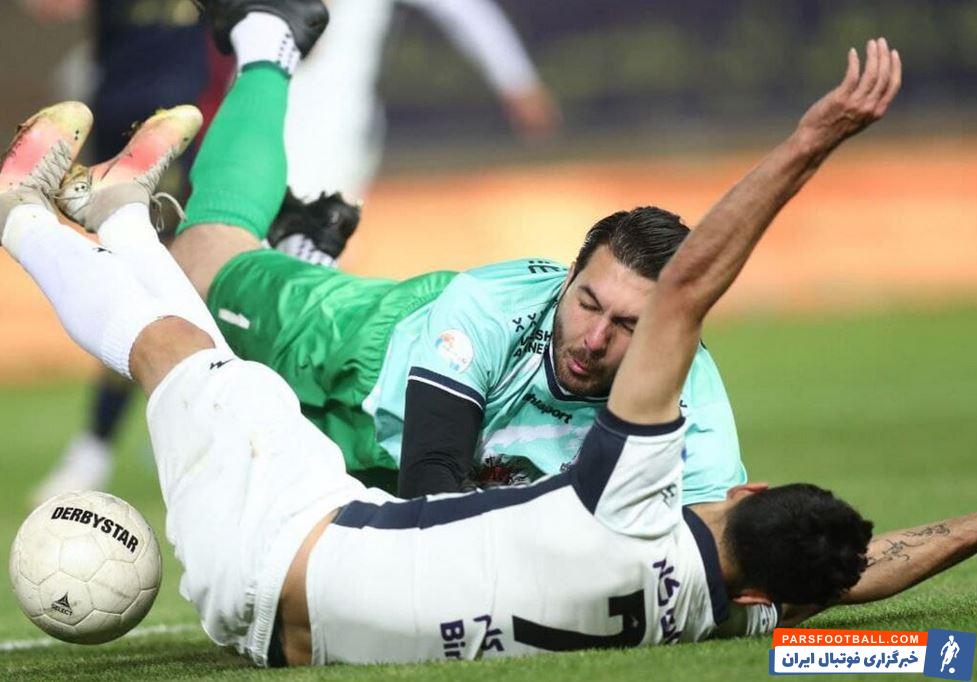 خطای آشکار علیرضا حقیقی روی ارسلان مطهری و پنالتی از دست رفته استقلال