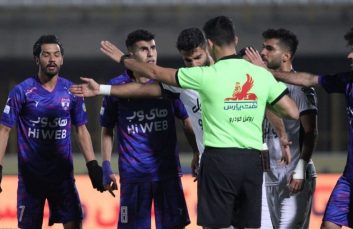 باشگاه هوادار : فیلم داریم و تا آخر پای حرفمان میایستیم ؛ ۱۲ بازیکن استقلال همزمان در زمین بودند ؛ استقلال ۰ - ۳ بازنده میشود ؟