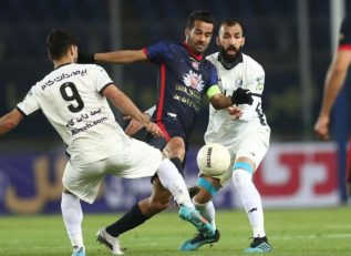 خطای آشکار علیرضا حقیقی روی ارسلان مطهری و پنالتی از دست رفته استقلال