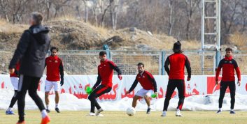 تشریح آخرین وضعیت مصدومان تراکتور ؛ دوری 4 هفتهای اکبر ایمانی از میادین