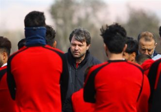 ساغلام سرمربی تراکتور : ۸ روز برای برطرف کردن نقاط ضعف تیم زمان کمی است ؛ میتوانیم فولاد را ببریم