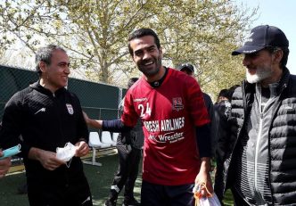 شوخی جالب مهدی مهدوی کیا با همبازی قدیمی ؛ مسعود شجاعی هیچ موی سفیدی ندارد ، او می تواند برای تیم امید بازی کند