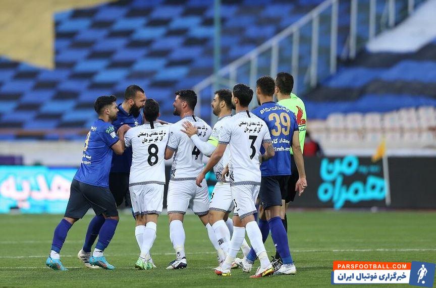 روزبه چشمی : محمد دانشگر 20 دقیقه با پای مصدوم برای استقلال بازی کرد