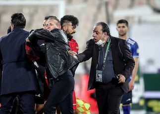 فرشید سمیعی معاون باشگاه استقلال : کجای دنیا مسئولان با منت از سرمربی می‌خواهند داور را نزند ؟