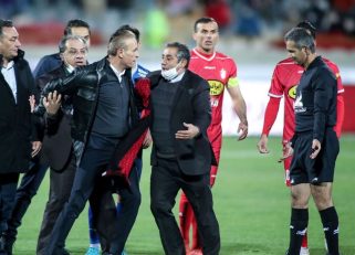 ضربه یحیی گل محمدی به داور ؛ سرمربی عصبانی پرسپولیس در آستانه محرومیت