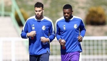 استقلال ؛ نساجی از 2 بازیکن تیم استقلال رودی ژستد و کوین یامگا شکایت کرد