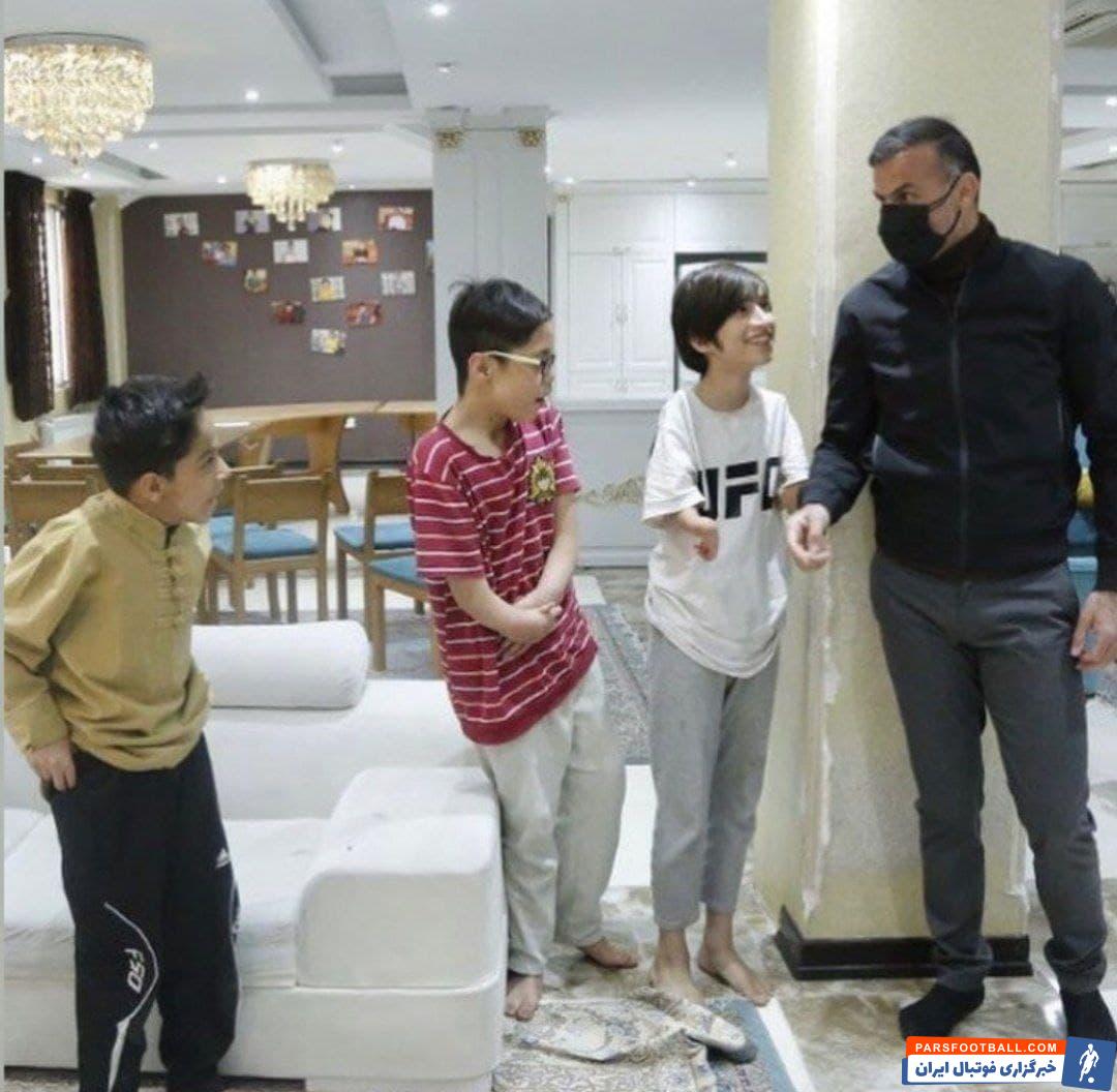 حضور سید جلال حسینی کاپیتان پرسپولیس در بهشت امام رضا و دیدار با کودکان بی سرپرست