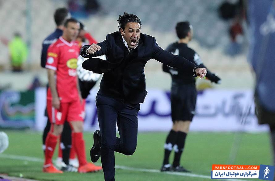 به اشتراک گذاشتن شادی پس از گل استقلال به پرسپولیس در دربی 98 توسط فرهاد مجیدی