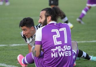 واکنش روح الله باقری بازیکن پیشین استقلال به بوسیدن پیراهن آبی مقابل هواداران پرسپولیس